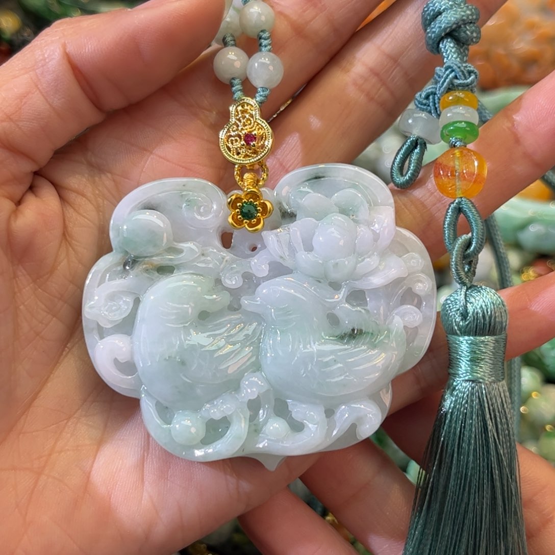 翡翠未镶嵌颈饰待编款