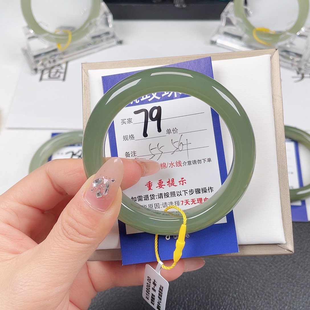 和田玉手镯未镶嵌