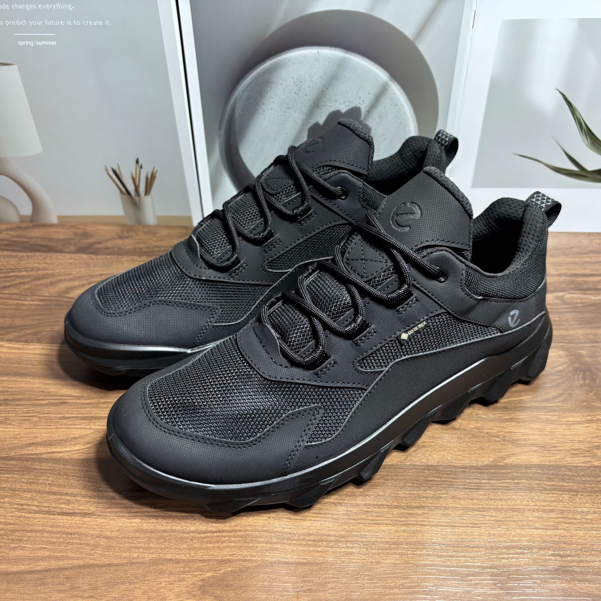 ECCO爱步男款运动鞋 户外防水透气防滑复古跑鞋 驱动820194