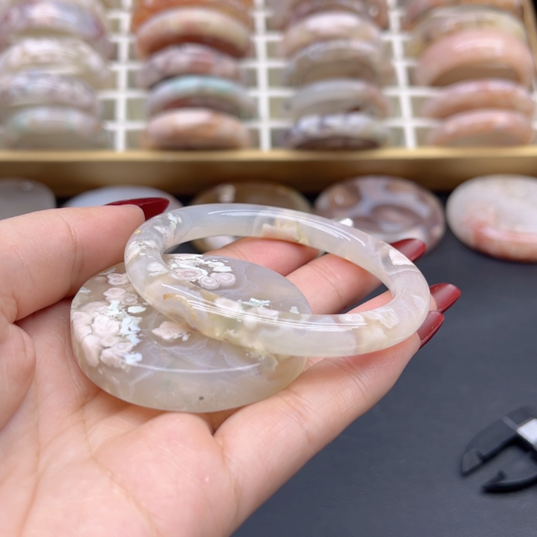 玛瑙/玉髓手镯未镶嵌52