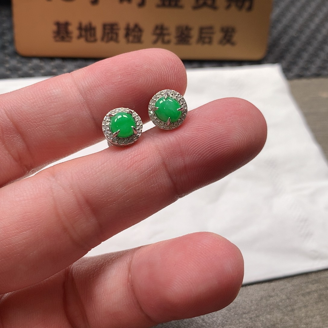 颈饰银S925镶嵌翡翠耳钉