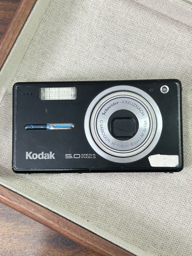 9新 Kodak/柯达 v530 银色 屏有点划痕 复古ccd数码相机