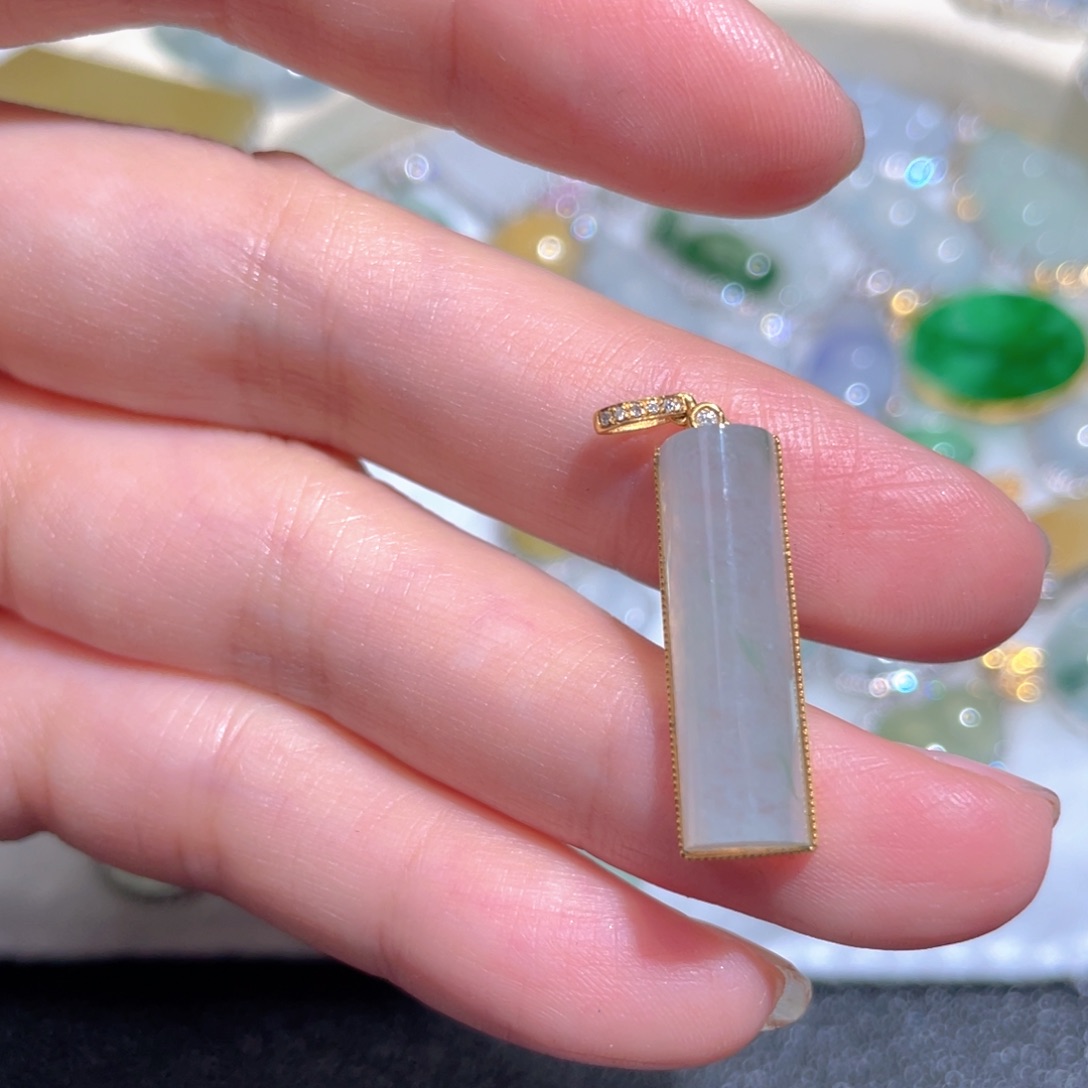 翡翠颈饰18K金镶嵌翡翠