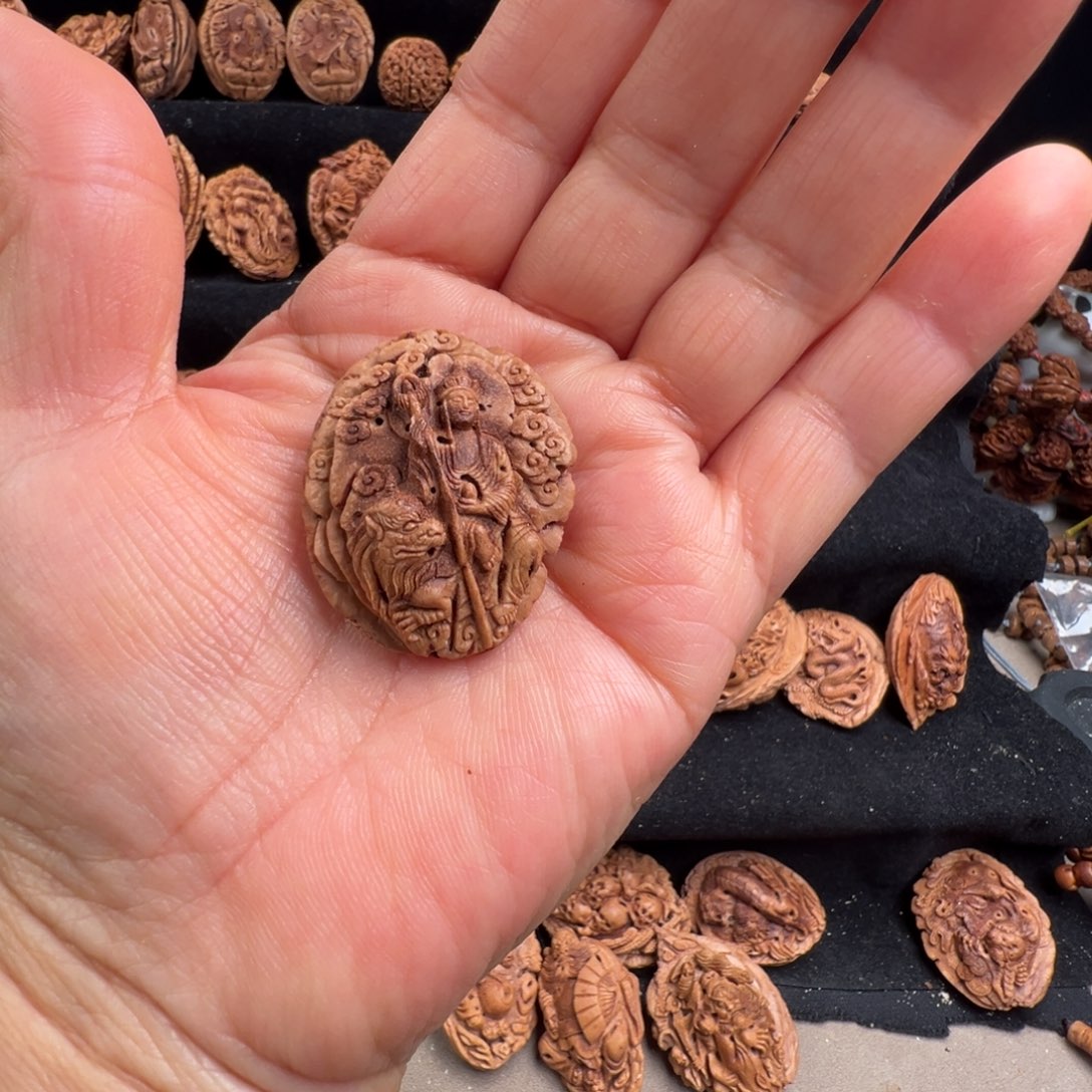 吊坠桃核吃***片