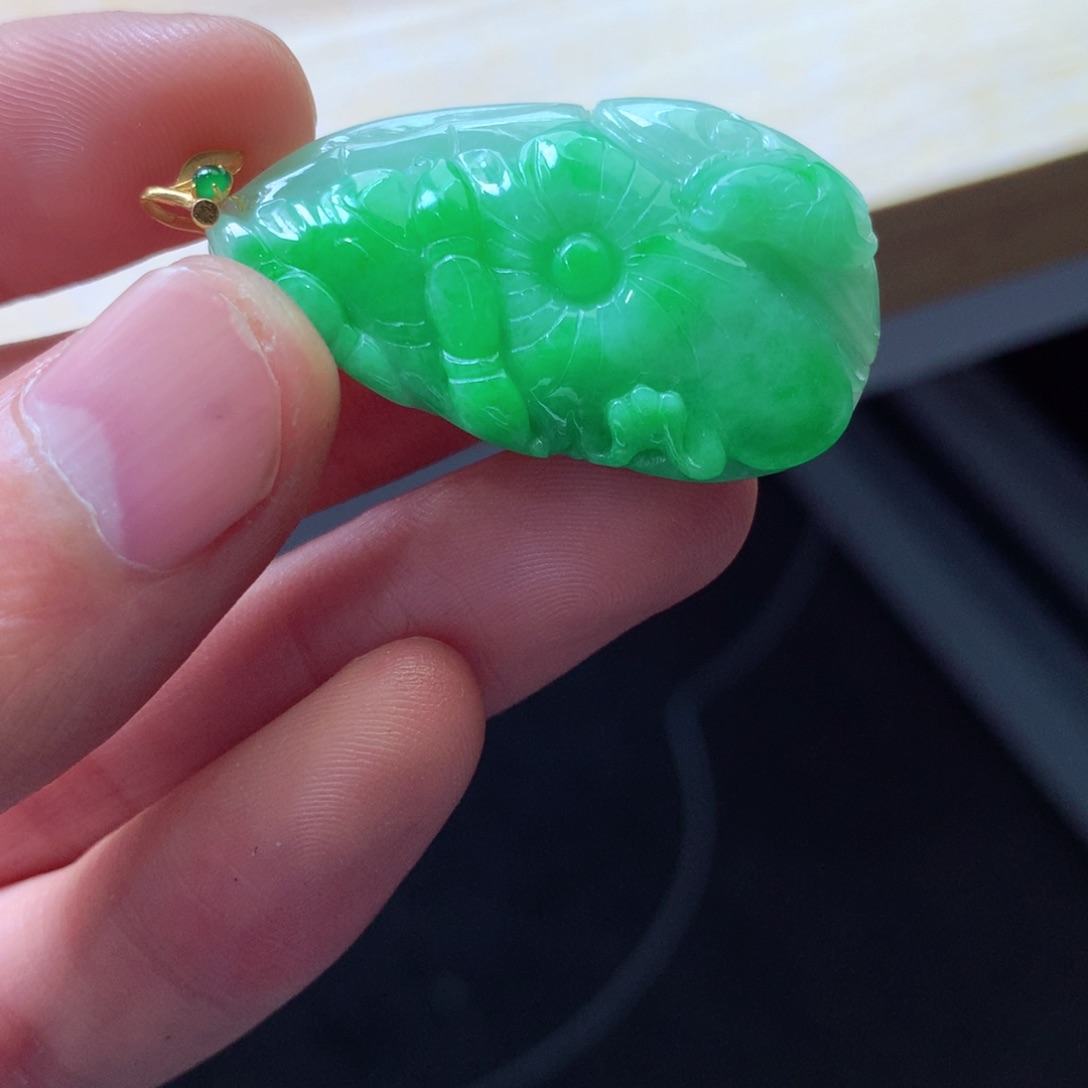 翡翠颈饰18K金镶嵌吊坠