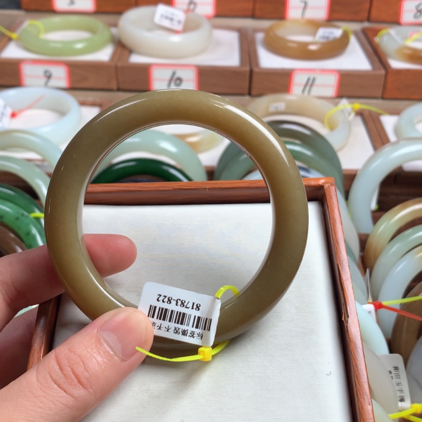 【闪购商品】和田玉手镯未镶嵌60