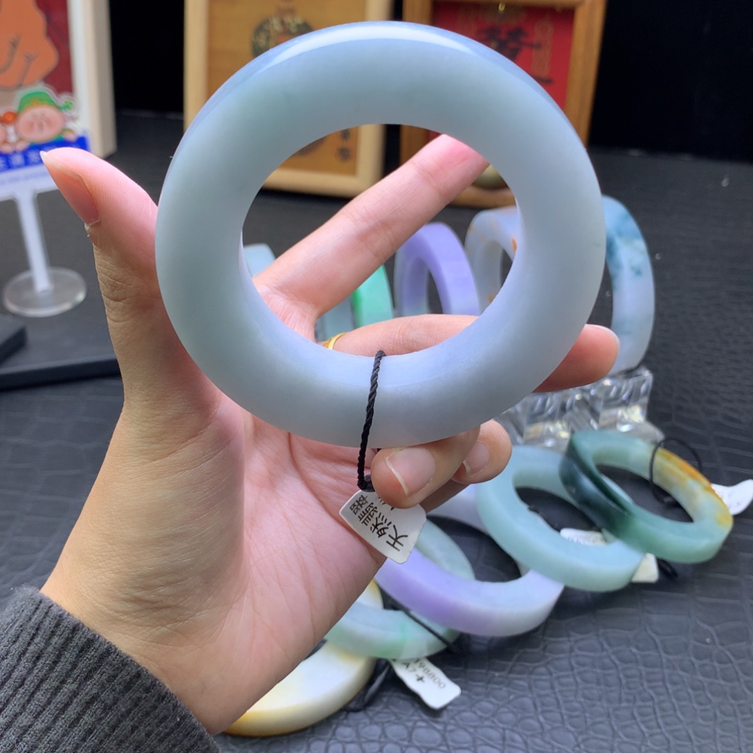 定制翡翠未镶嵌翡翠手镯