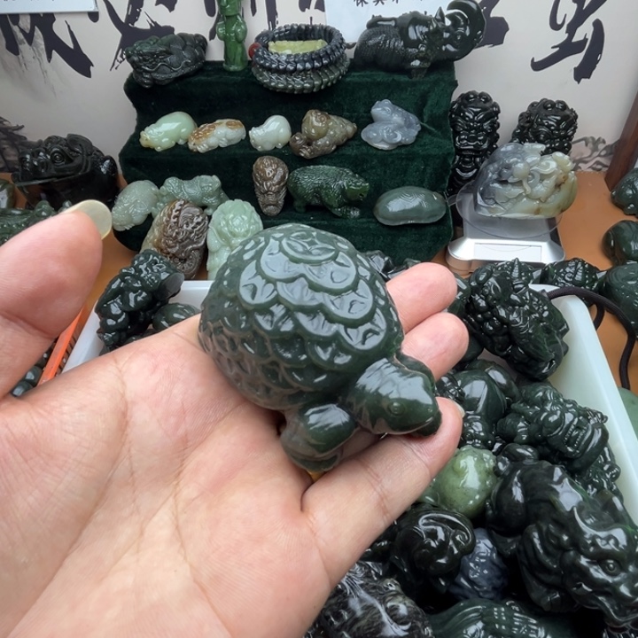 和田玉未镶嵌把件