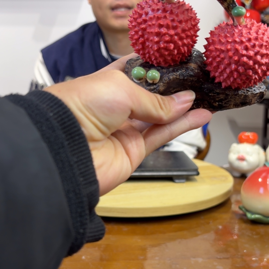 陶瓷双荔枝摆件的