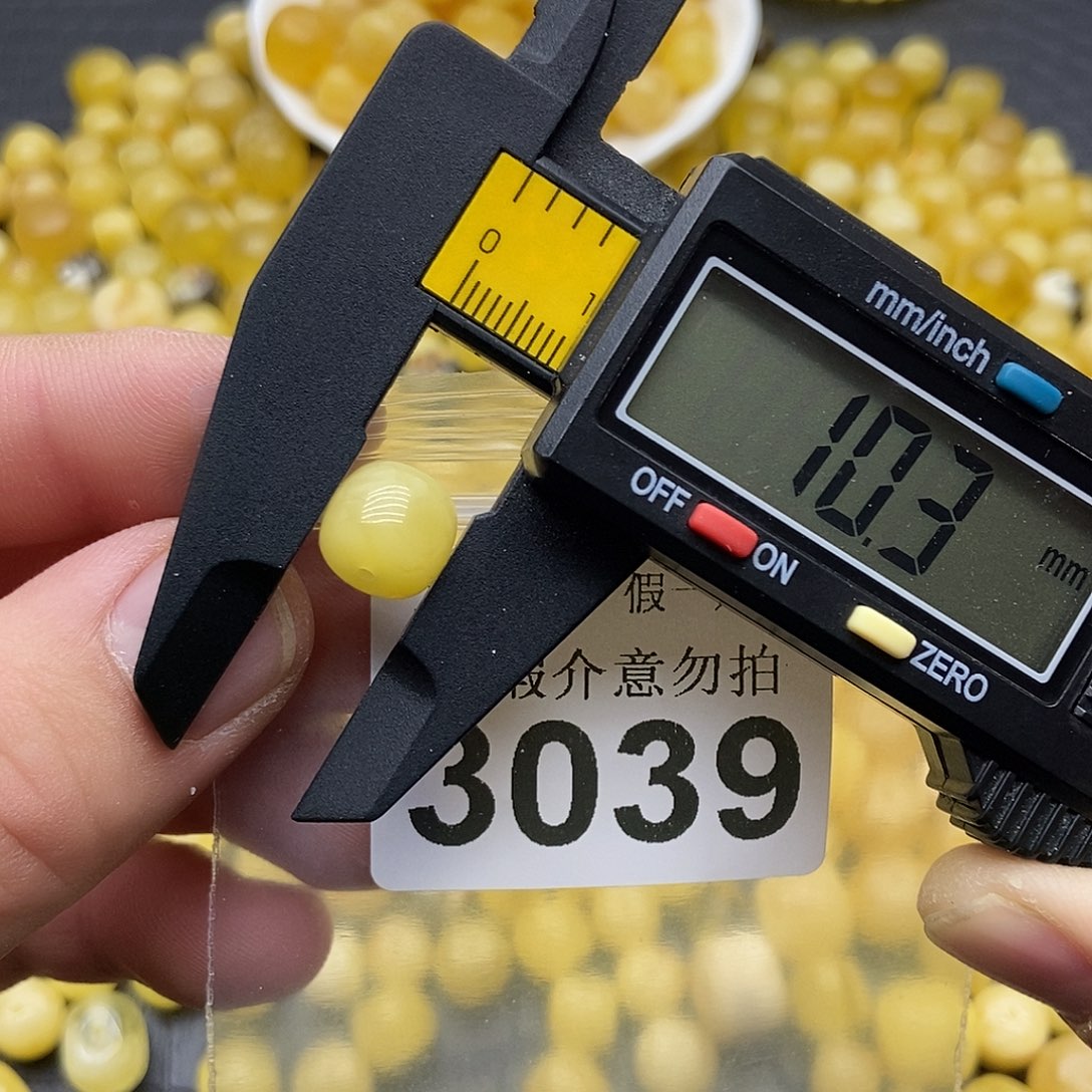 蜜蜡未镶嵌珠宝奇石3039