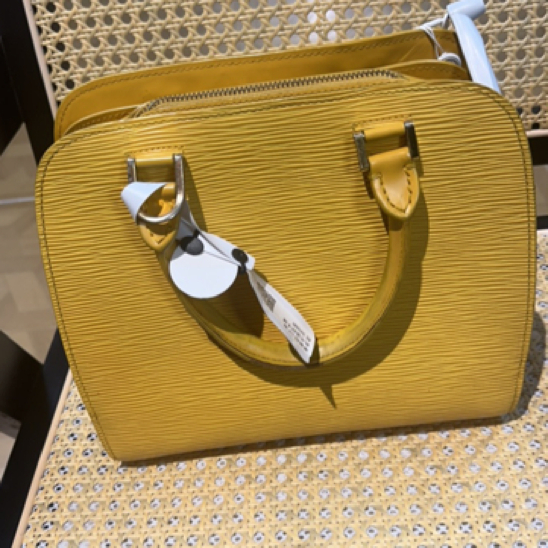 95新 LouisVuitton/路易威登 95新 路易威登 黄色水波纹手提包