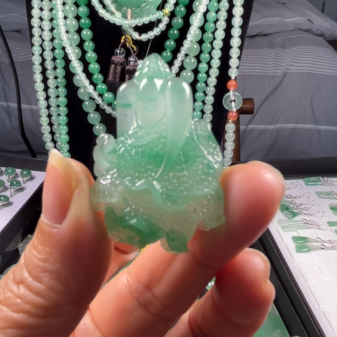 石英质玉吊坠(不含链)合金