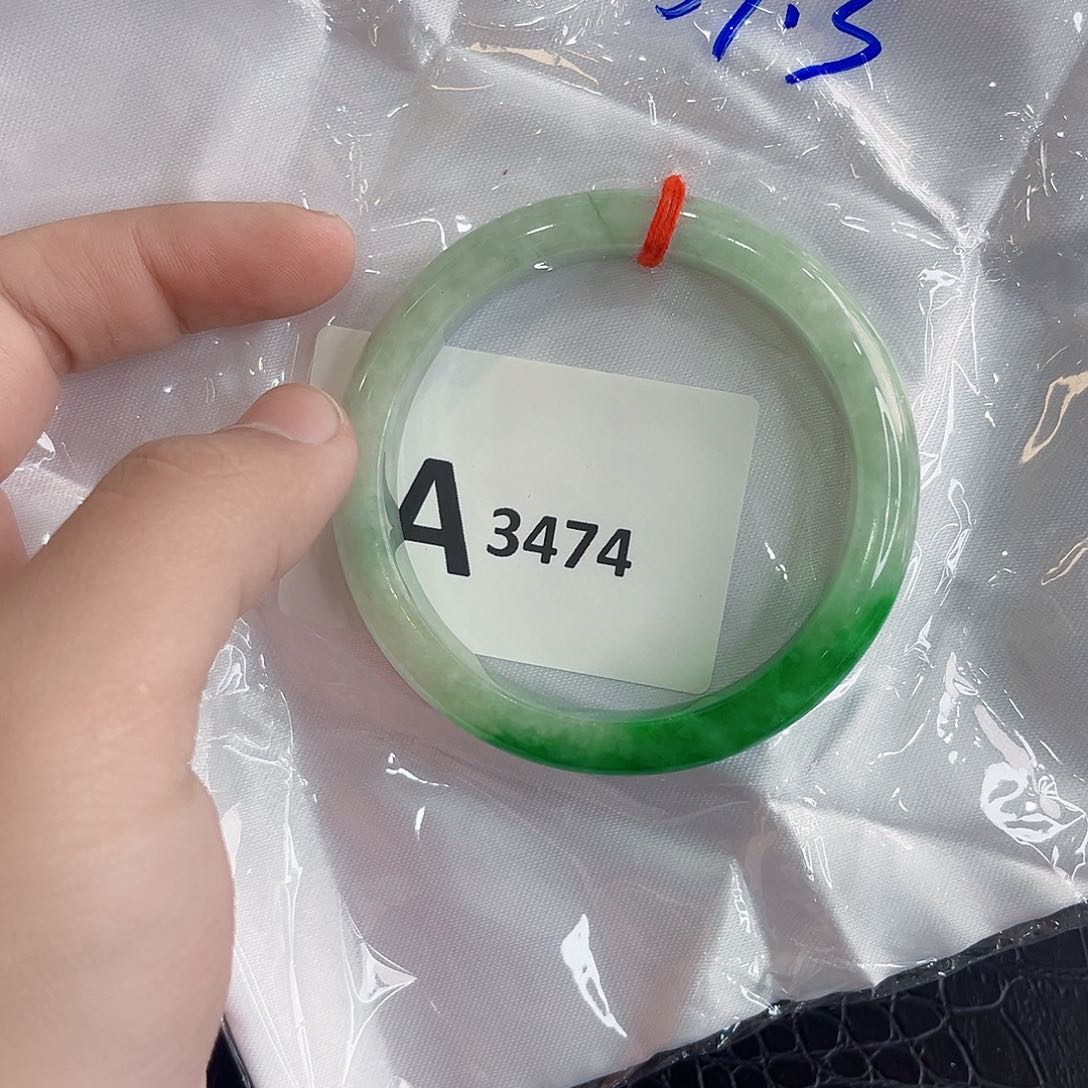 翡翠手镯未镶嵌多样性