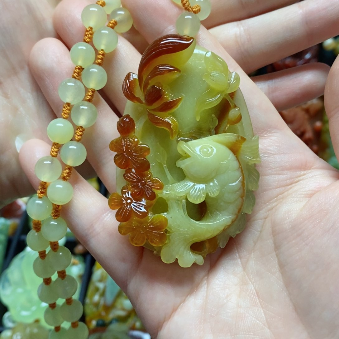 岫玉吊坠(赠链)未镶嵌画*