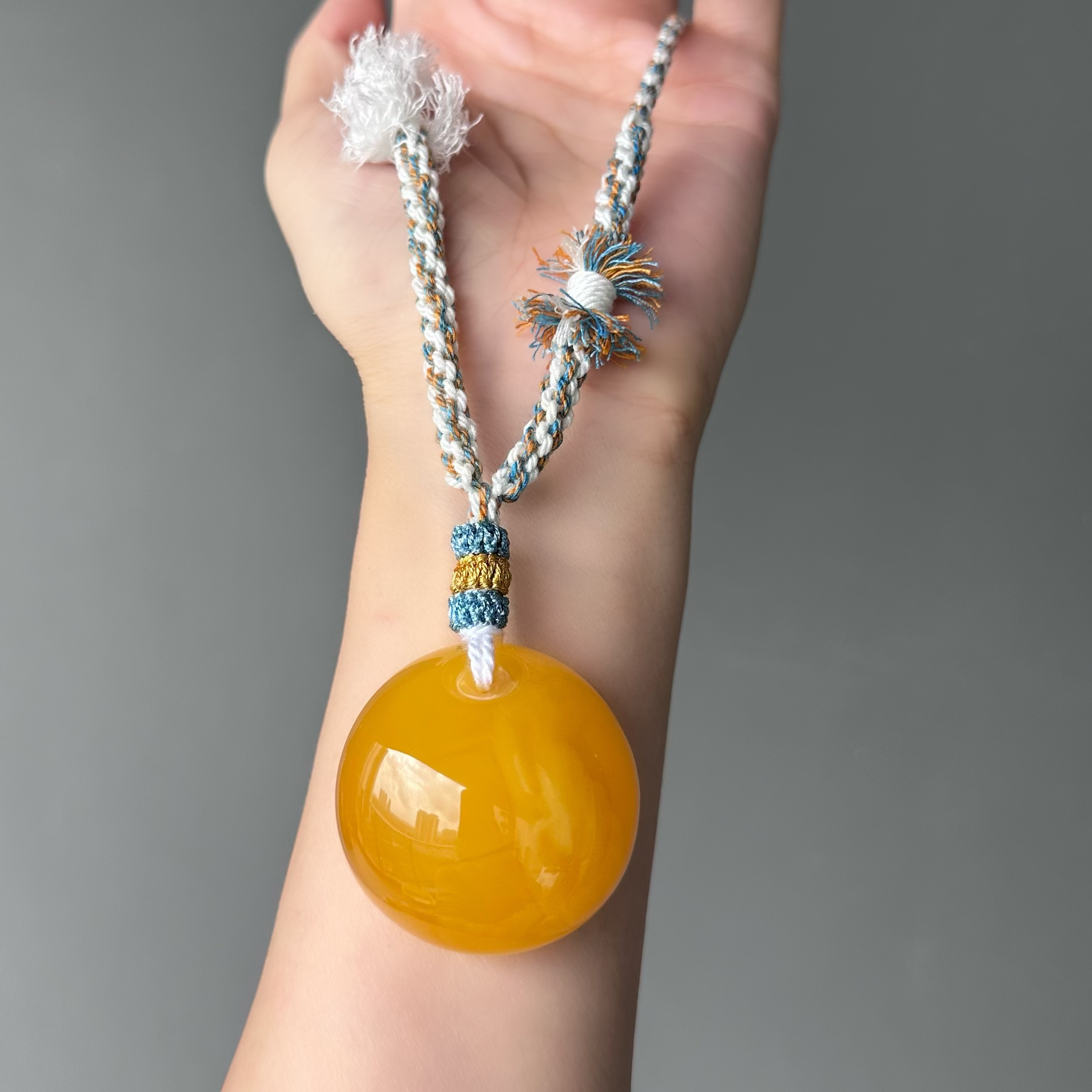 蜜蜡焦皮料橘红浓蜡公主扣