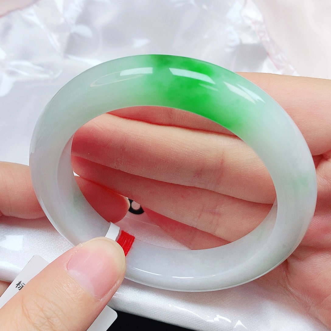 翡翠未镶嵌手镯抖音818