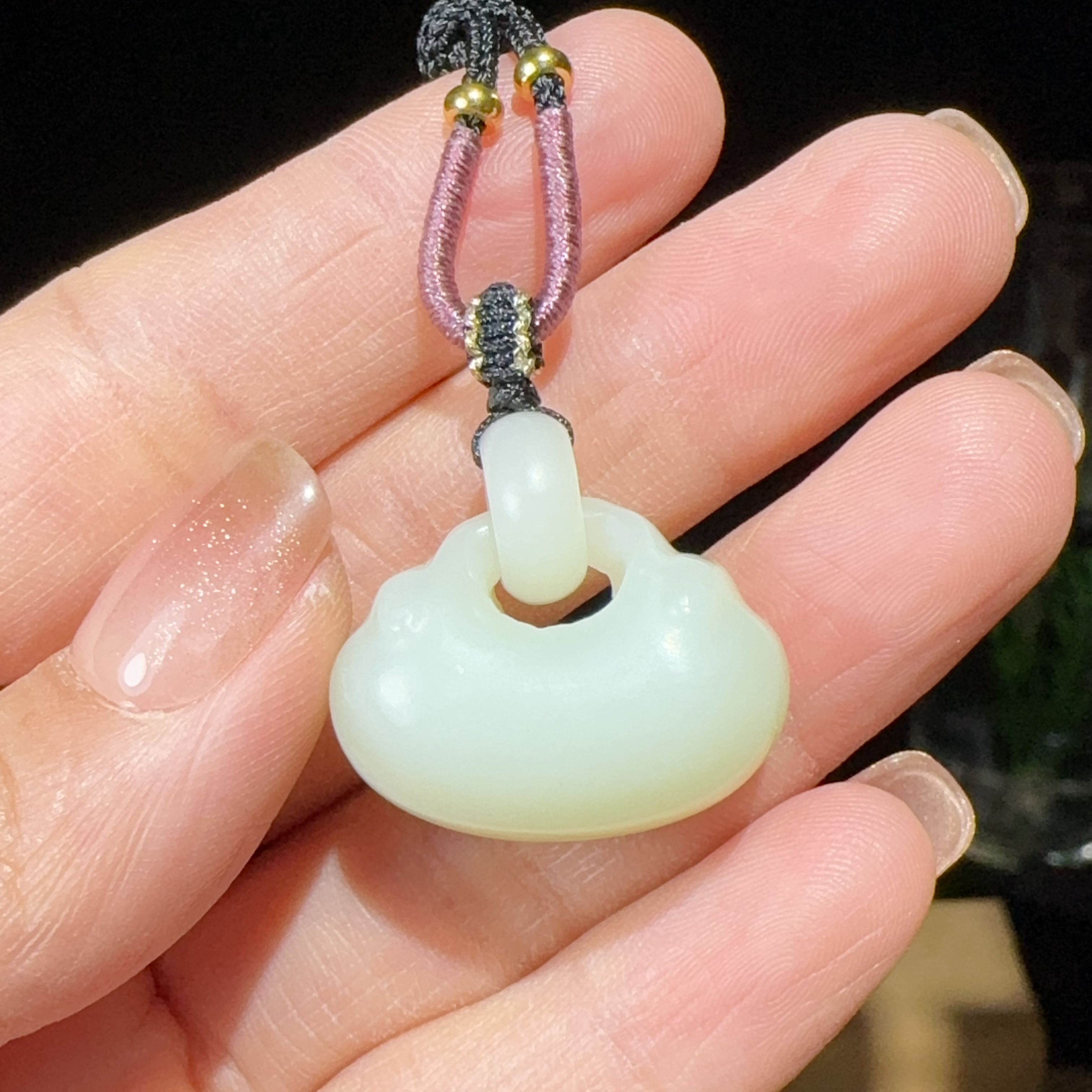 新疆和田玉如意锁镂空套环26*24*15.2重约12克