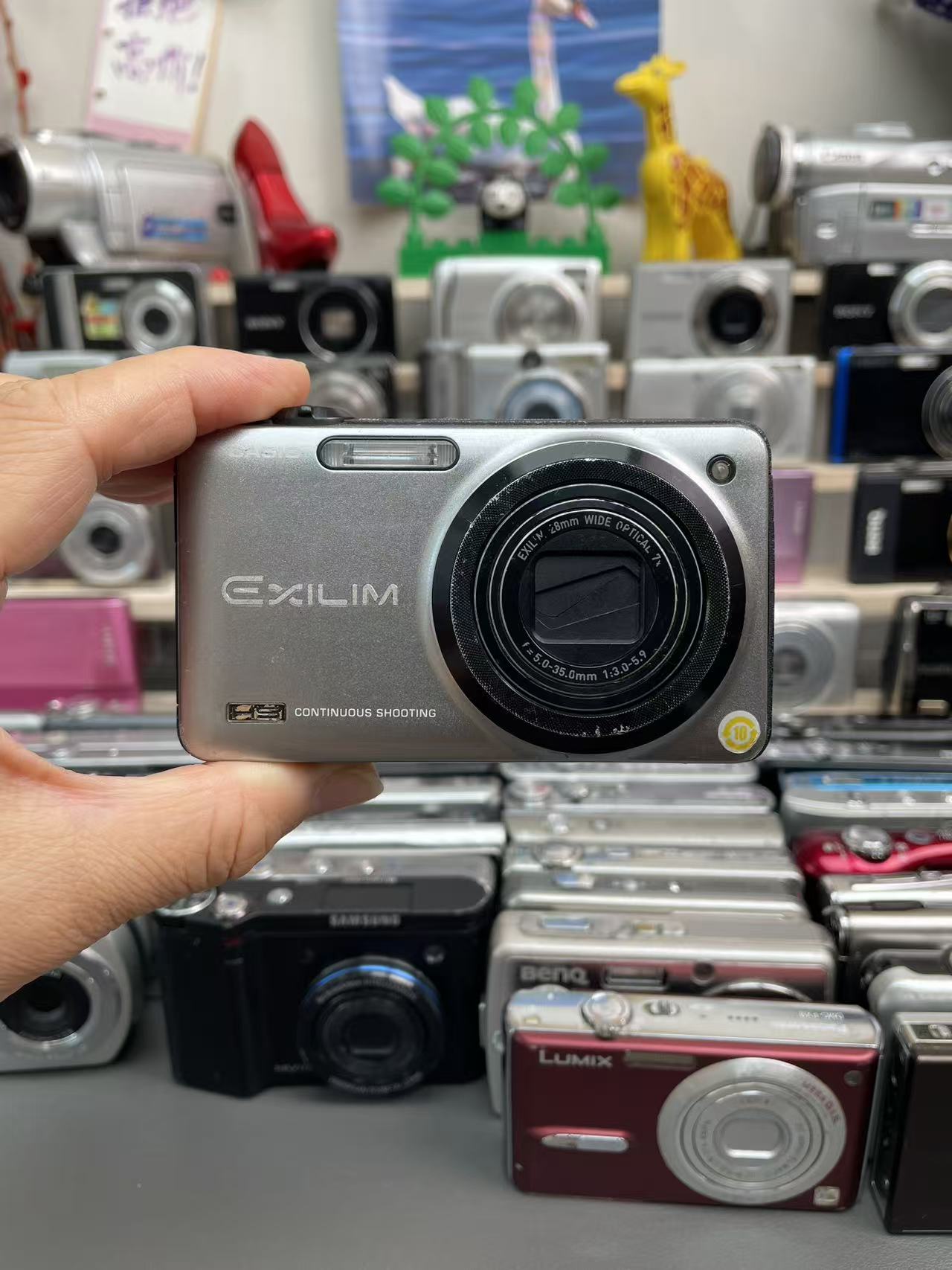 9新 Casio/卡西欧 ZR10 中文 暗角全套配送质保 件数码CCD相机