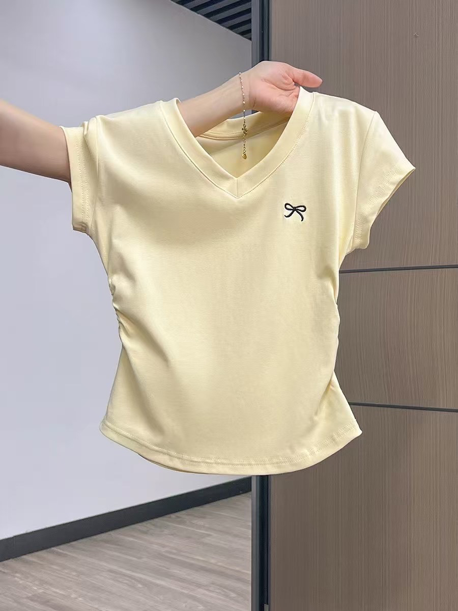 100-199刺绣奶黄V领T恤