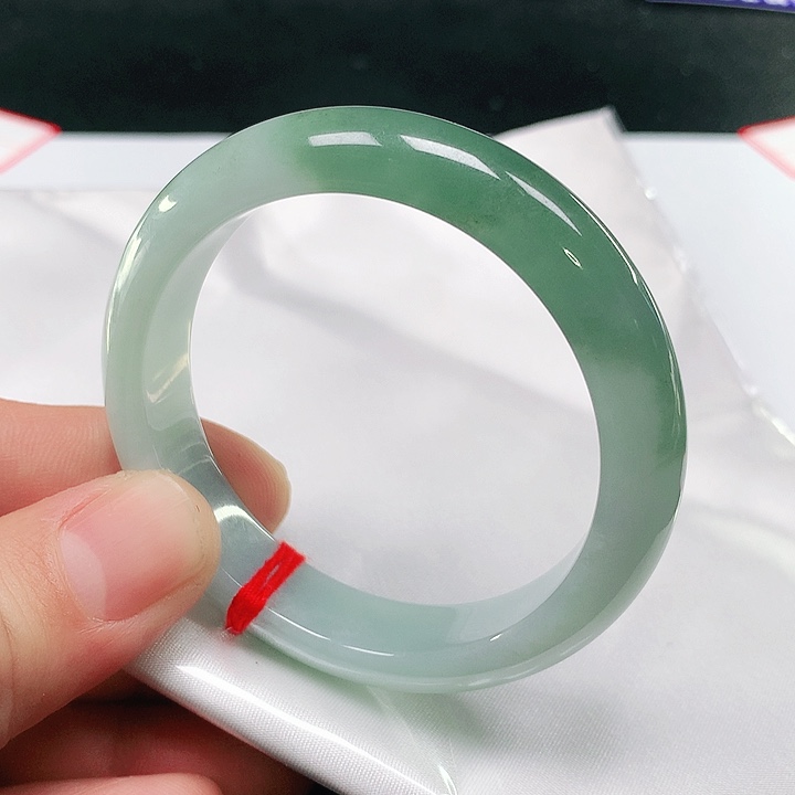 翡翠手镯未镶嵌翡翠手镯未镶嵌