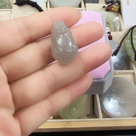 颈饰未镶嵌和田玉（糖玉）