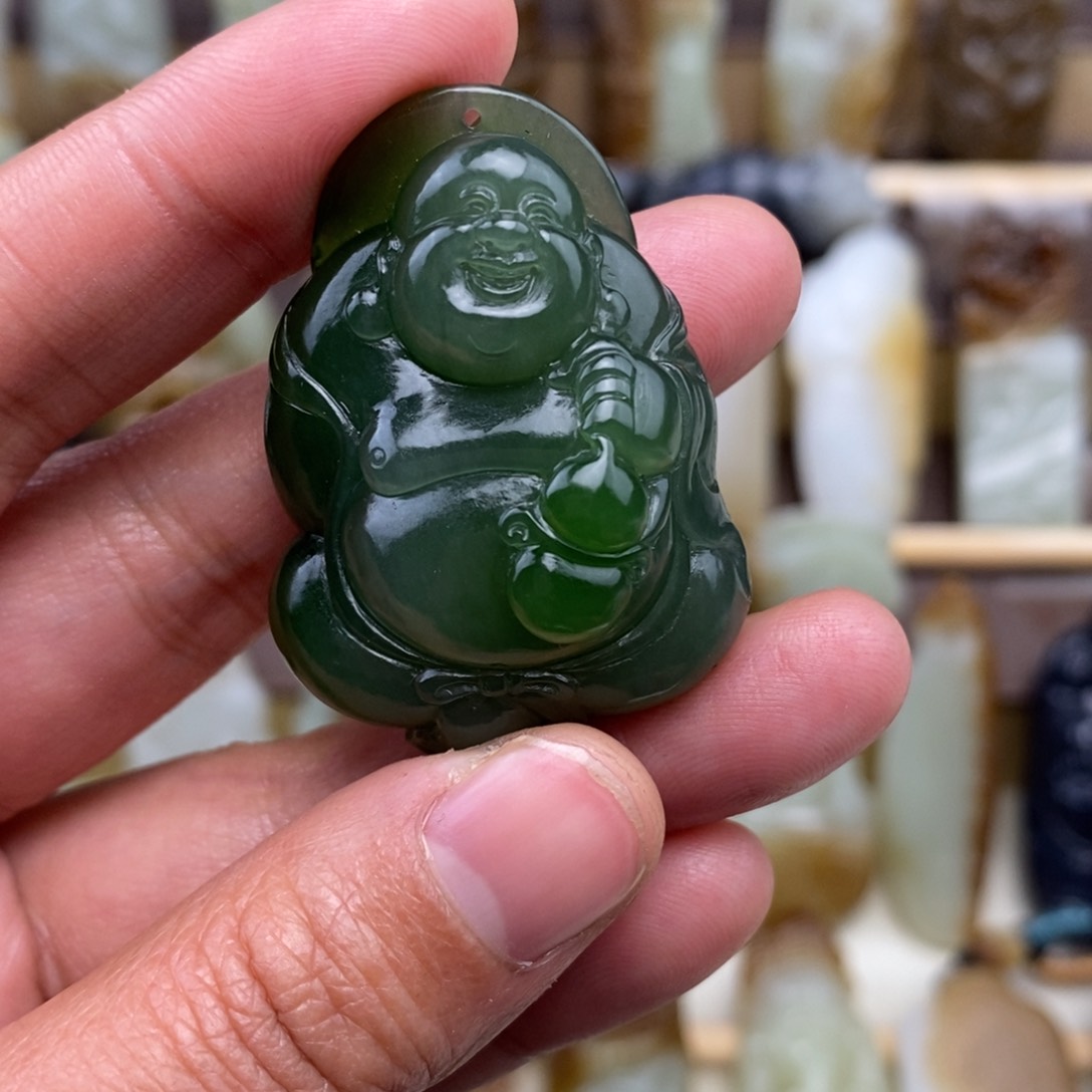 和田玉颈饰未镶嵌忆**年