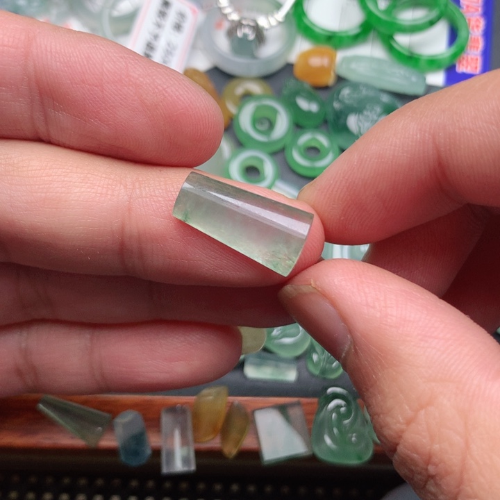 翡翠颈饰未镶嵌缅甸翡翠