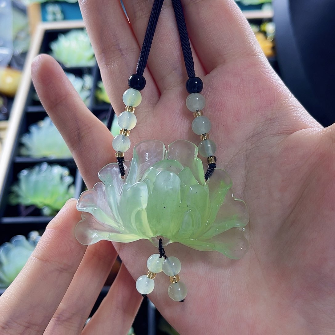 蛇纹石玉颈饰未镶嵌