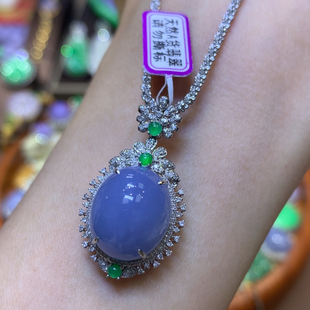 翡翠18K金镶嵌颈饰