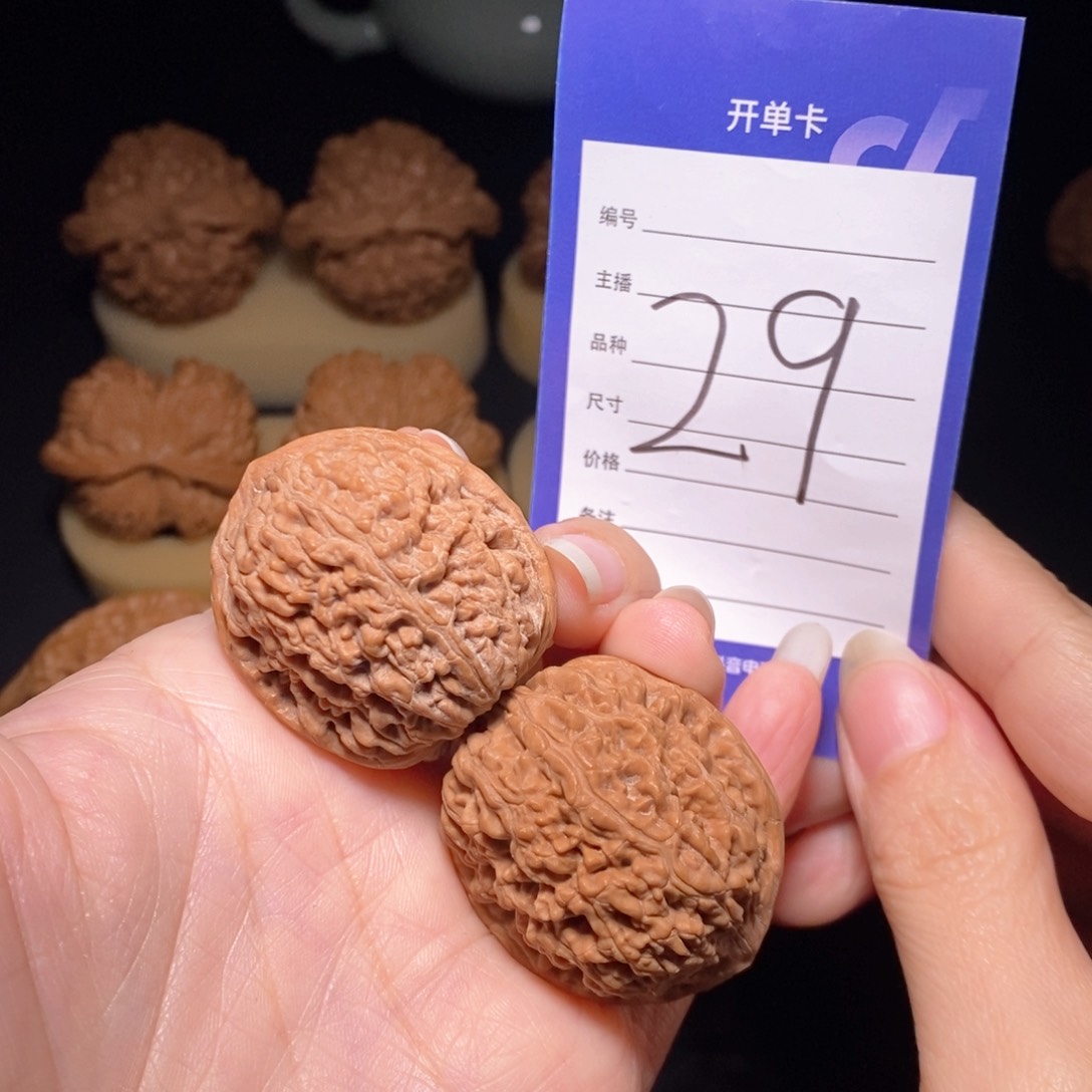 文玩核桃把件大蒜头35左右 偏远地区不发货