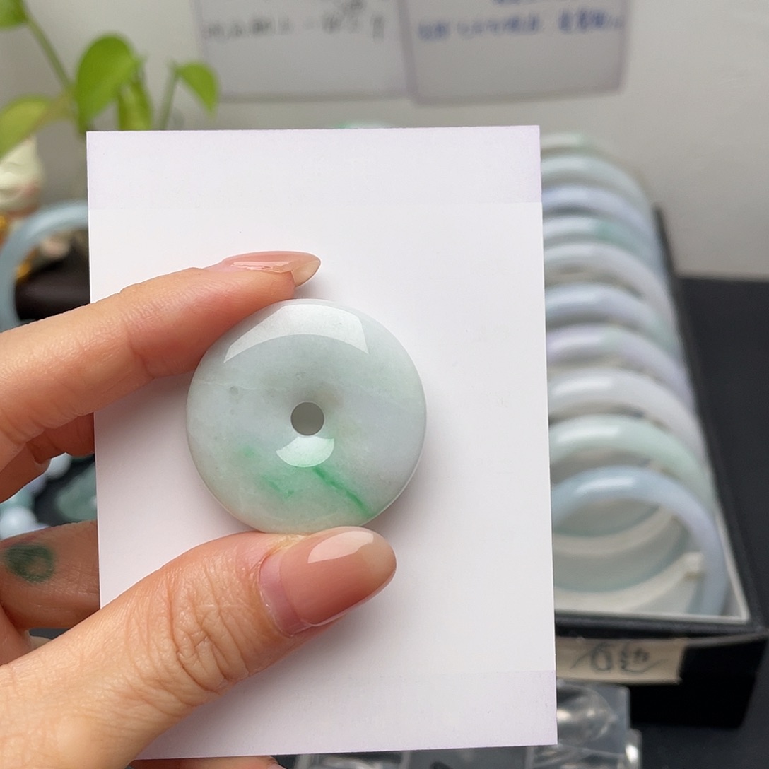 翡翠颈饰未镶嵌平安扣吊坠