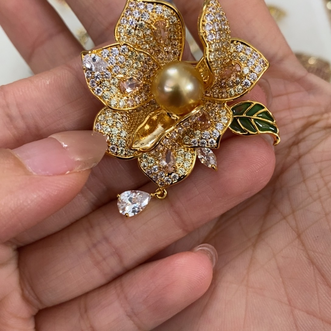 潇***潇合金胸针海水珍珠