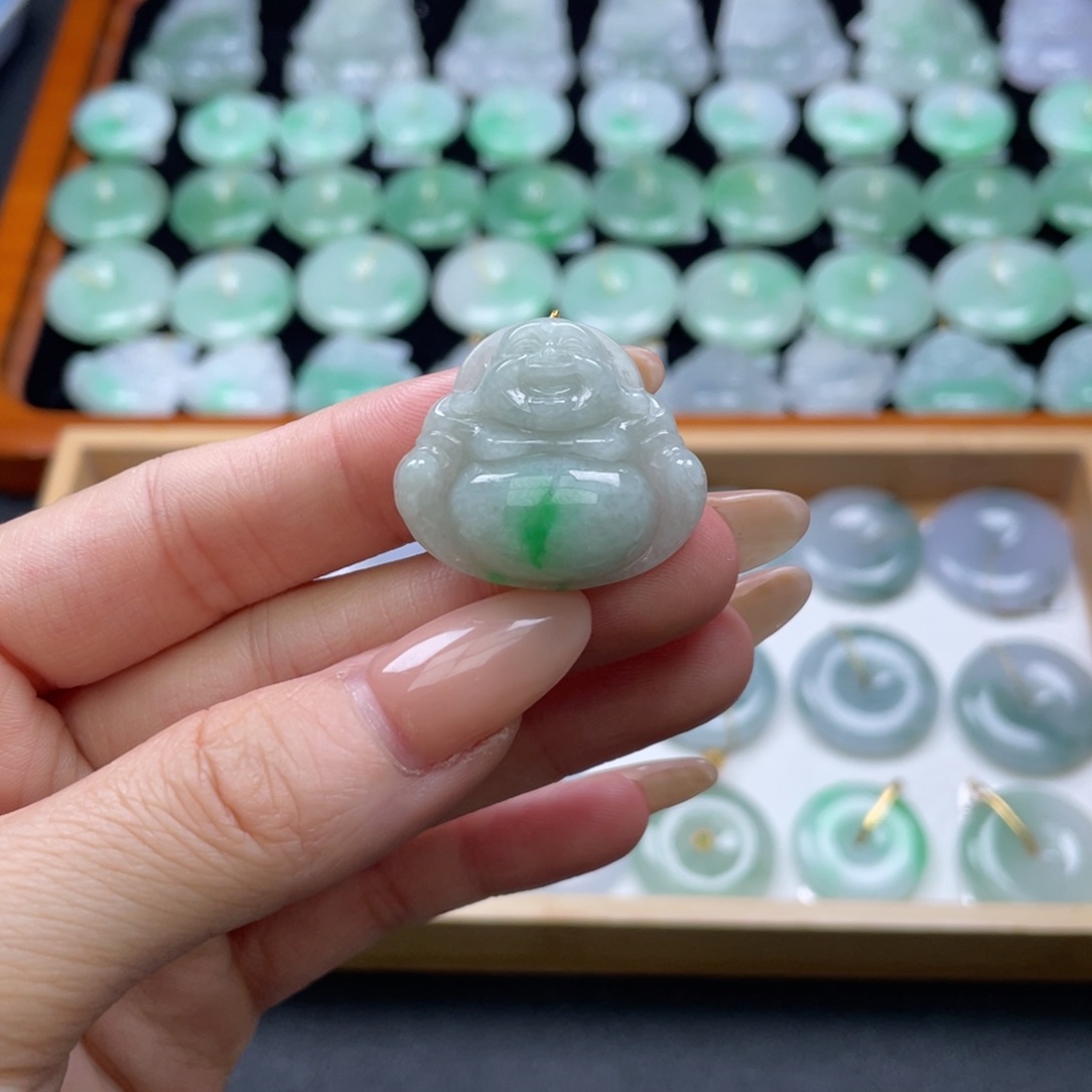 翡翠未镶嵌颈饰佛公