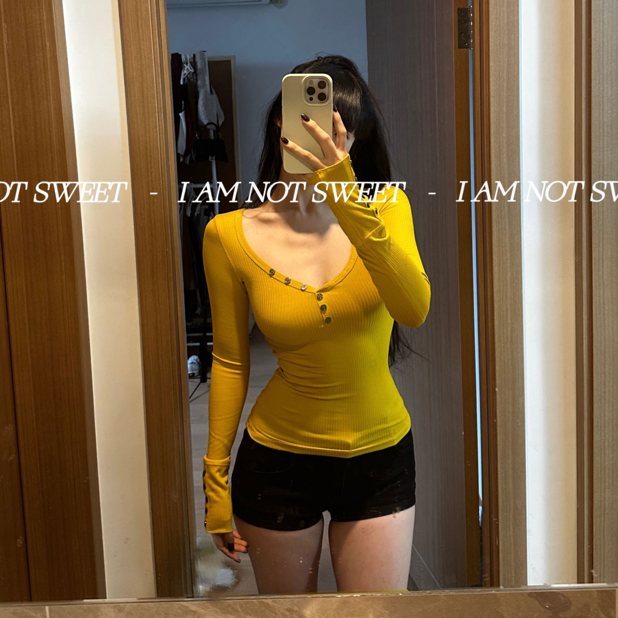 【花花不甜】纯欲纽扣大领口辣妹风春夏薄款修身打底T恤