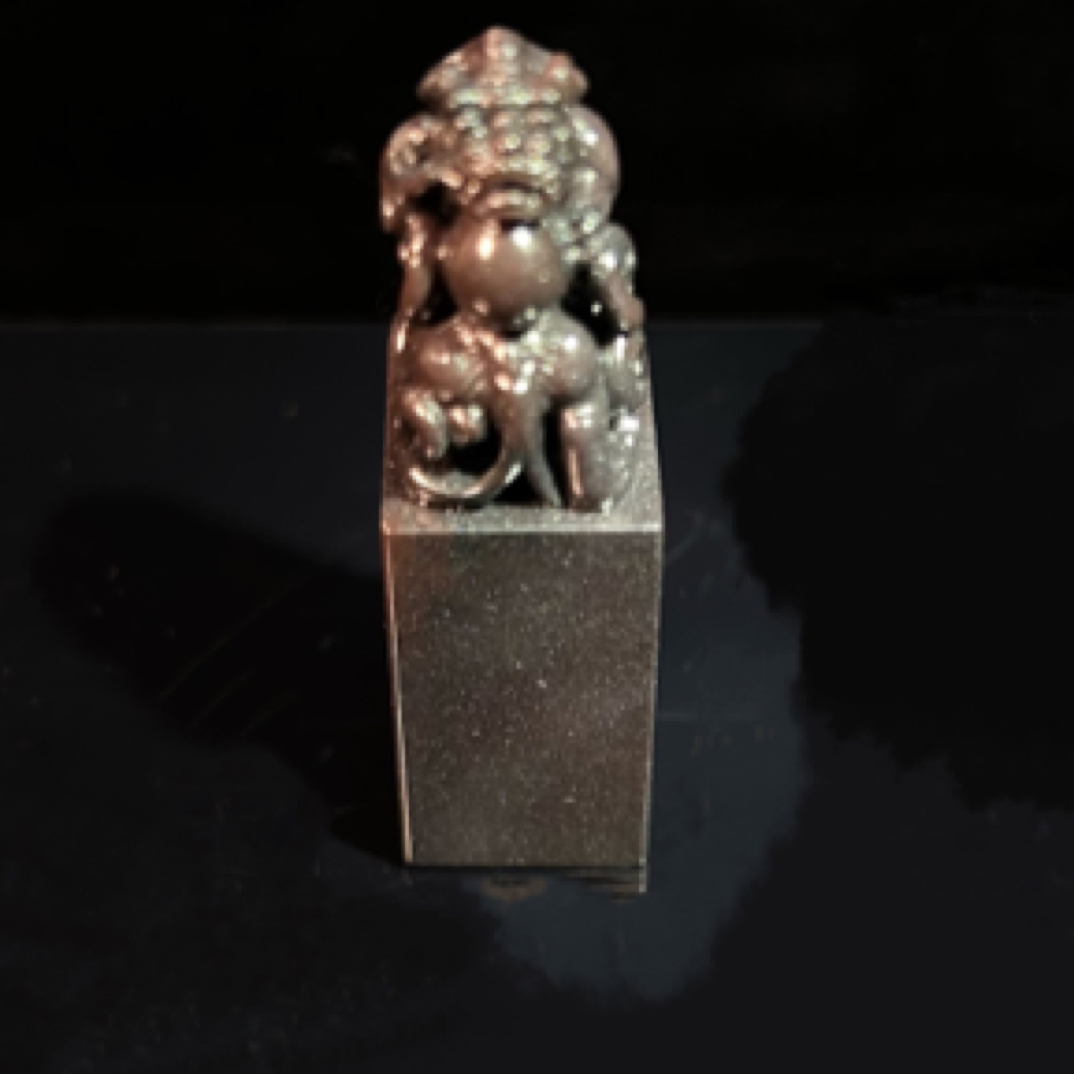 寿山石金砂月尾紫《螭虎戏珠》1.6×1.6×5.3