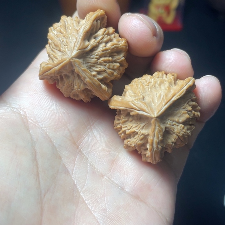 文玩核桃把件盘山三棱尖微修34mm
