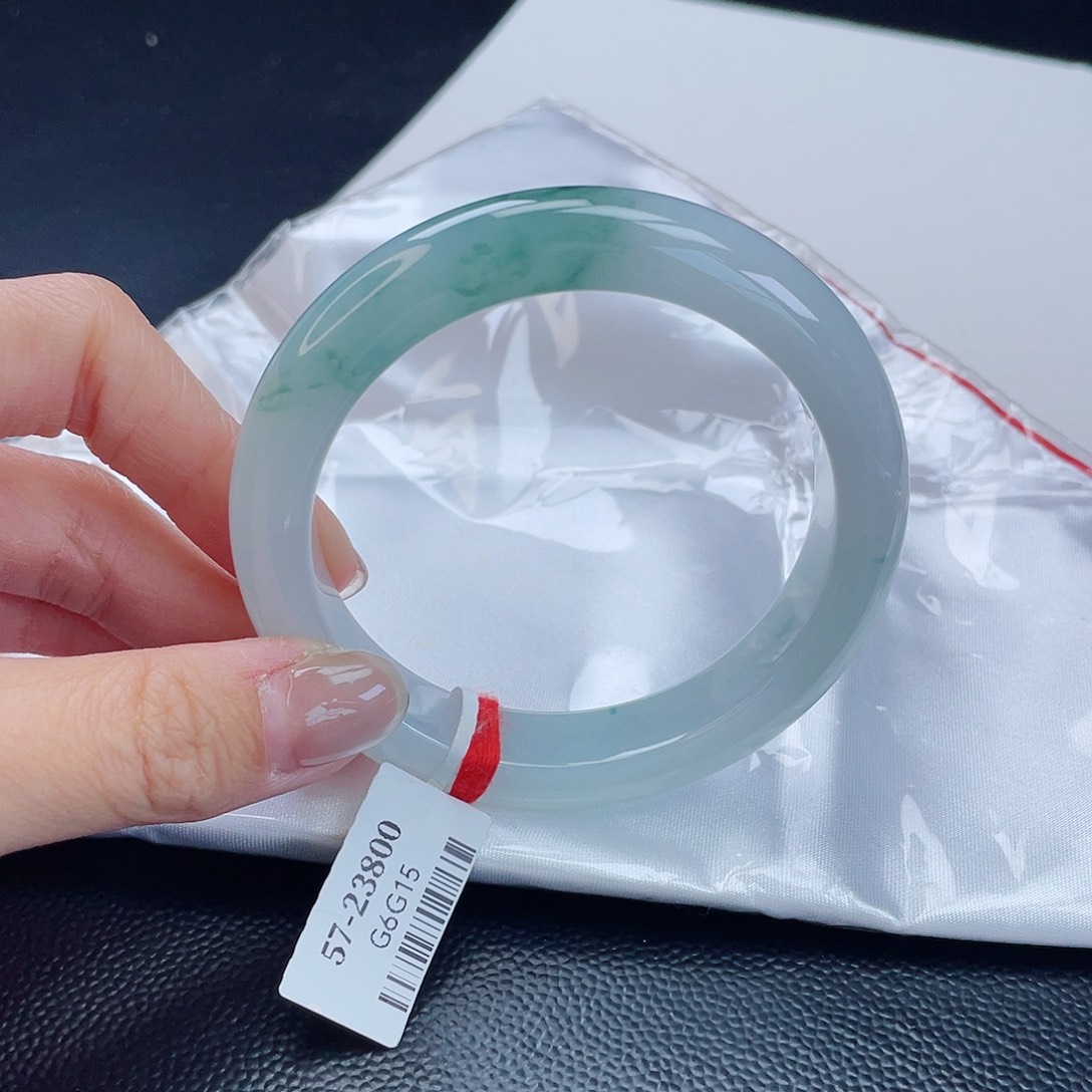 翡翠手镯未镶嵌翡翠