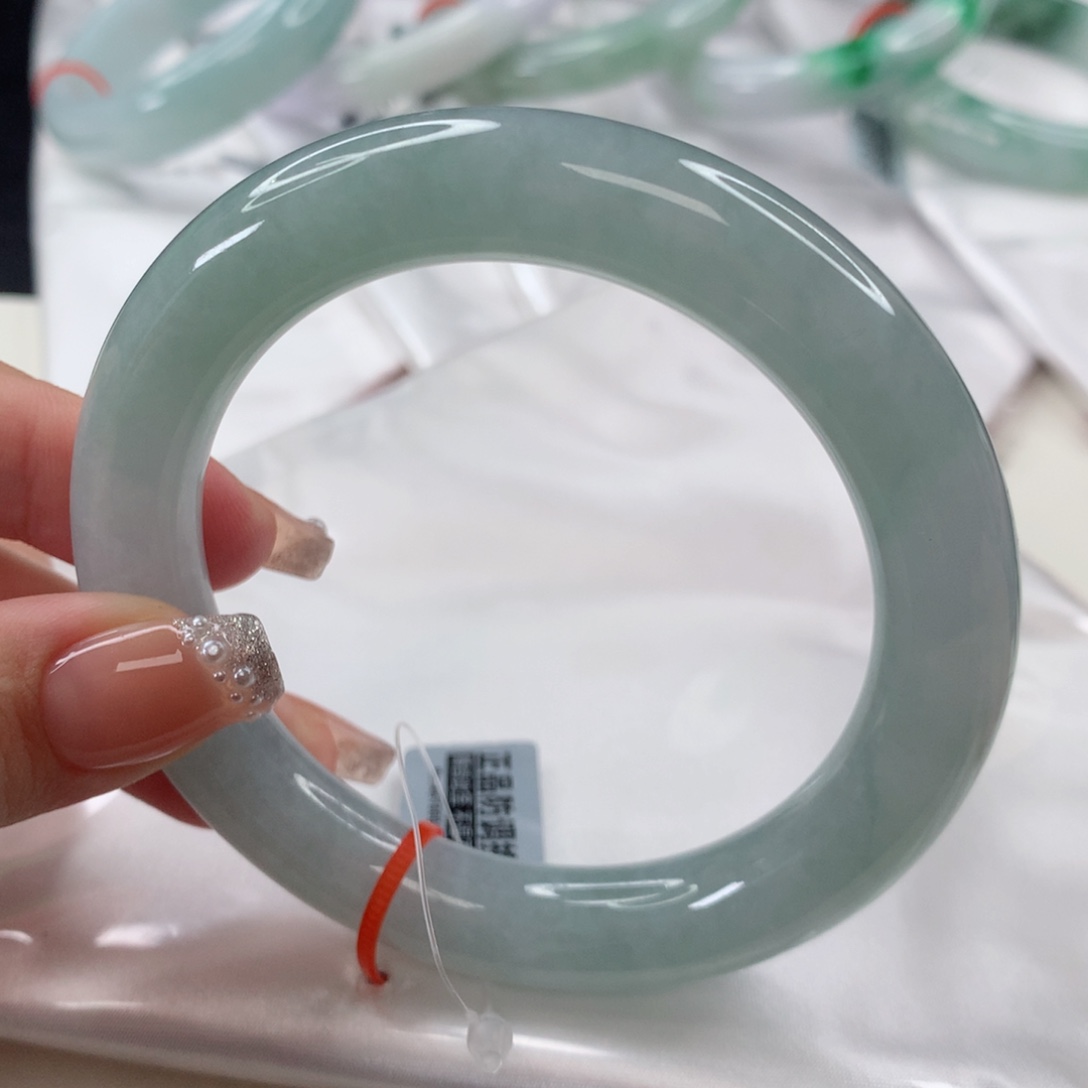 翡翠手镯未镶嵌57.6圈口