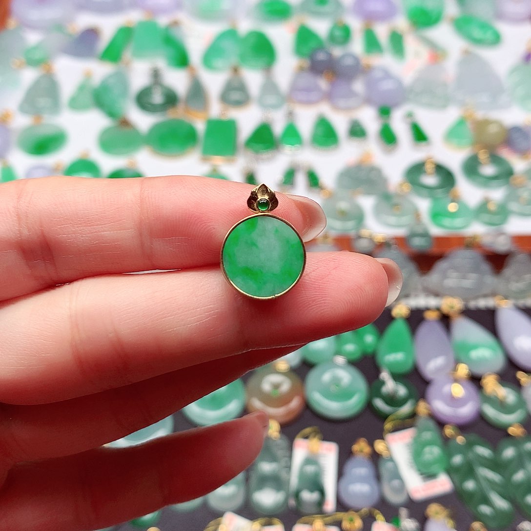 翡翠18K金镶嵌颈饰天然翡翠A货