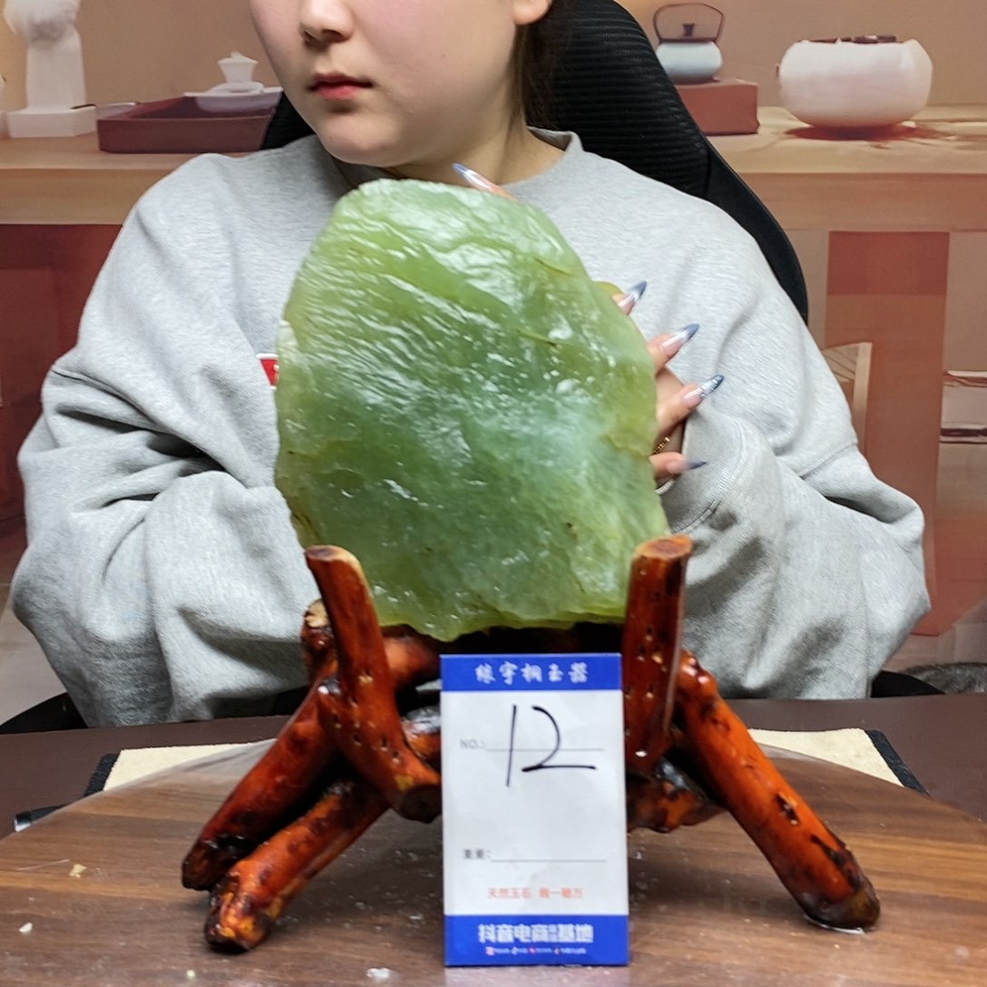 蛇纹石玉原石未镶嵌