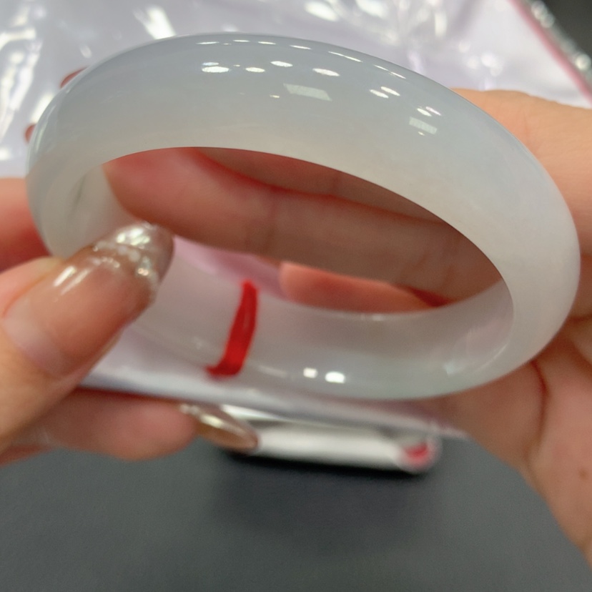 【闪购商品】翡翠手镯未镶嵌贵妃