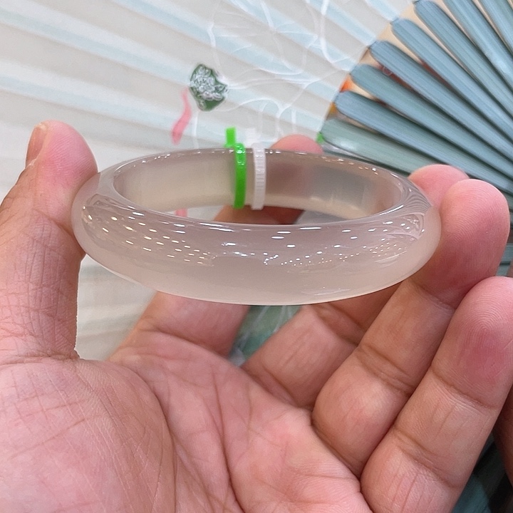 玛瑙/玉髓手镯未镶嵌晕*