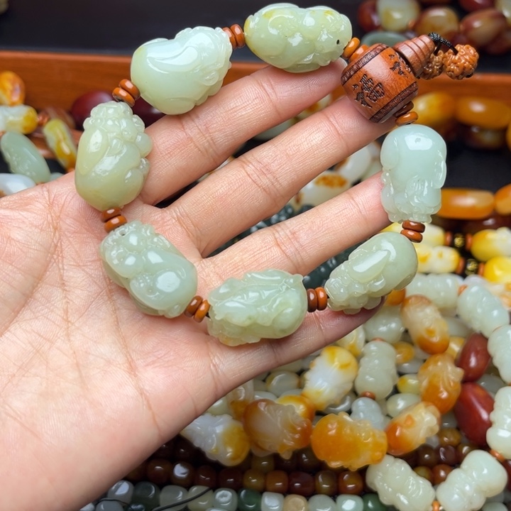 奇***鱼和田玉未镶嵌手链