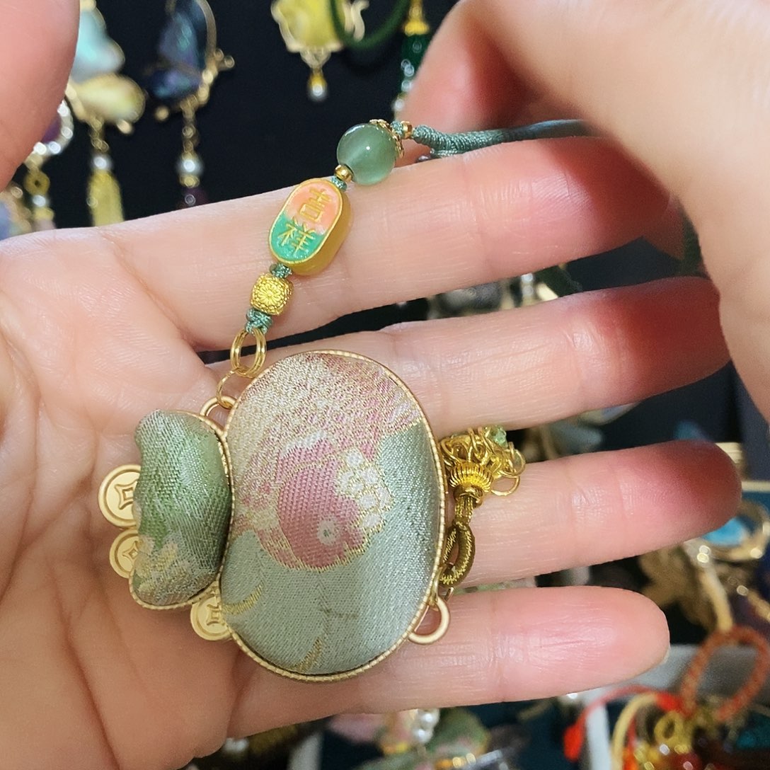 皮质铁合金金鱼挂件包挂饰品