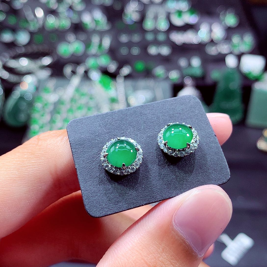 翡翠未镶嵌颈饰挂件