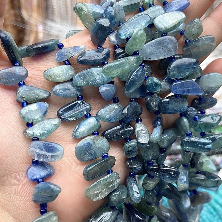 未镶嵌玛瑙/玉髓珠宝半成品一条蓝晶石侧孔长牙