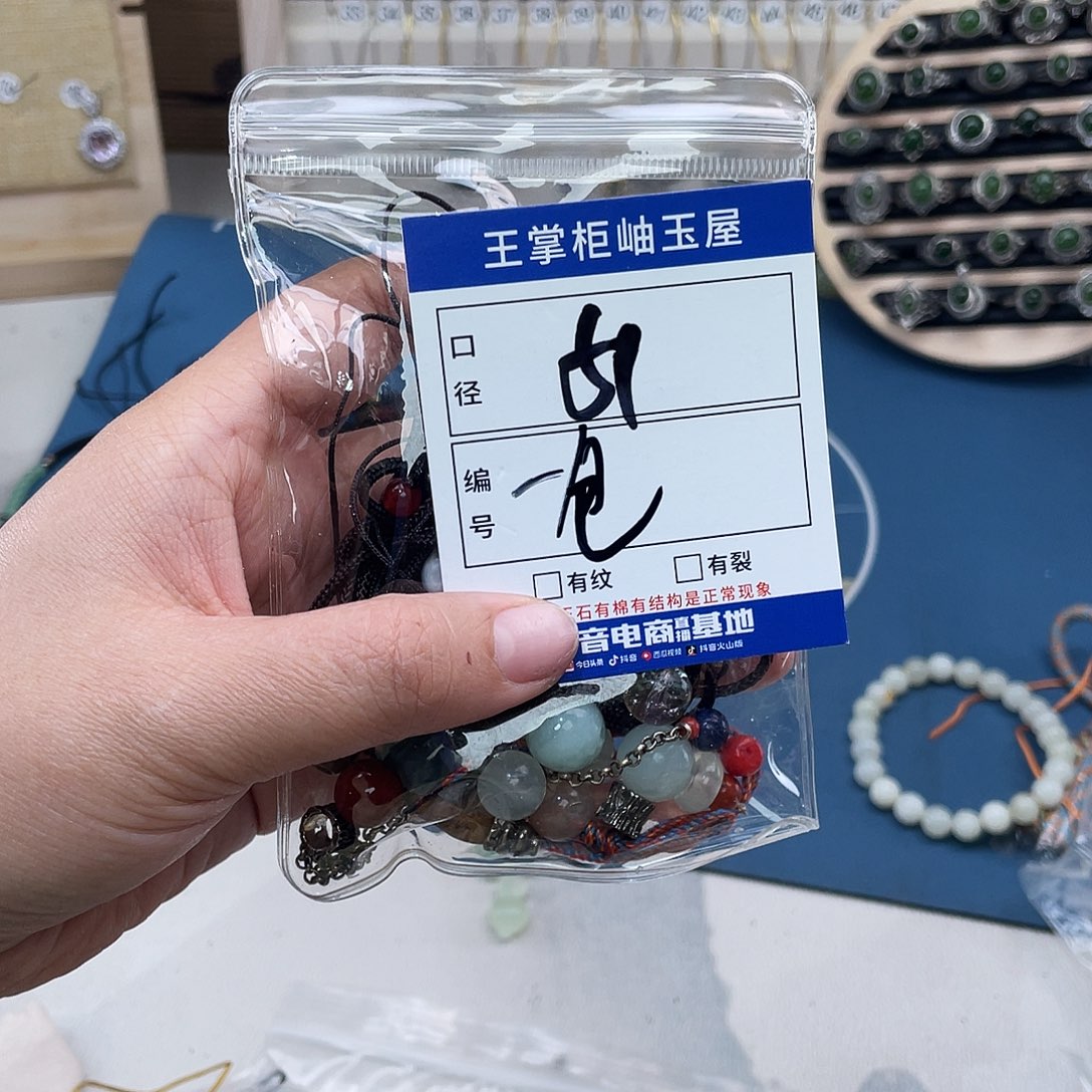 岫玉未镶嵌吊坠吊坠