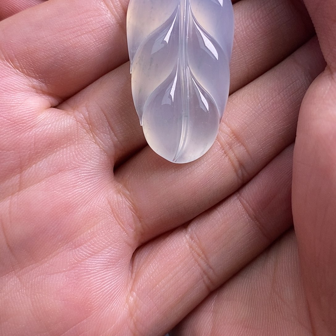 L***R翡翠未镶嵌颈饰叶子