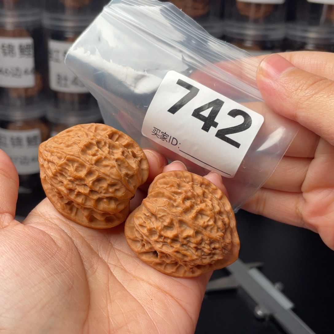 文玩核桃把件38金牛