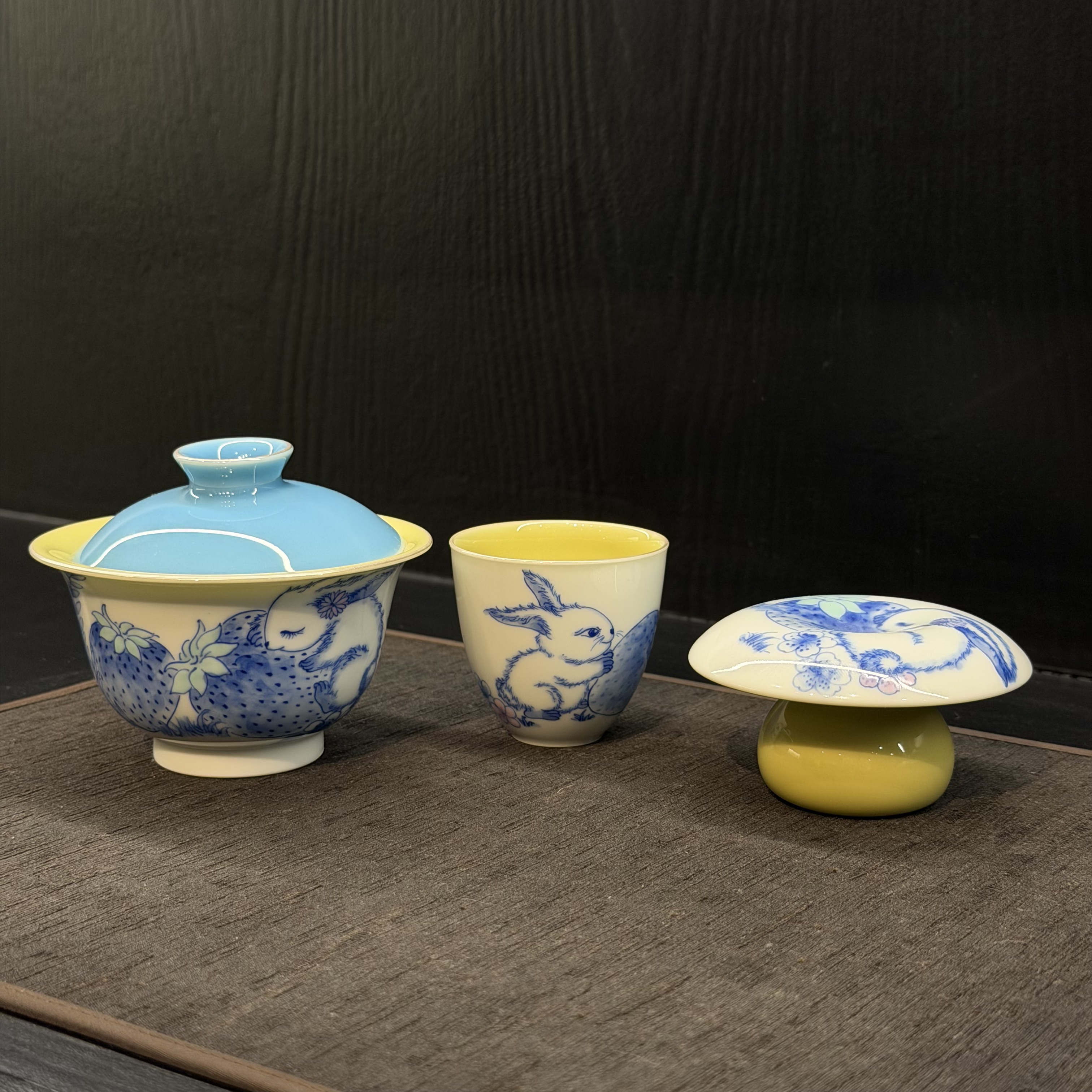 念物山坊天青蓝草莓兔盖碗＋单杯＋盖置